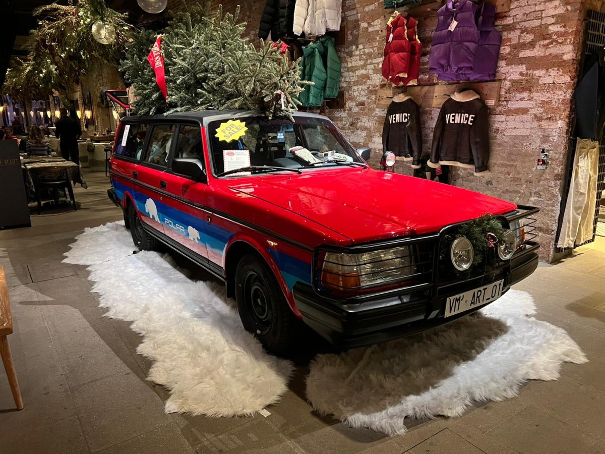 Volvo 240 Polar - Giacomo Baj